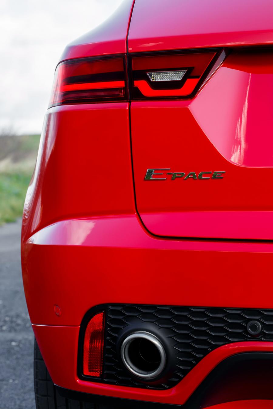 Детали экстерьера Jaguar E-Pace R-Dynamic First Edition 2017 года  (UK) (фото 11 из 19)